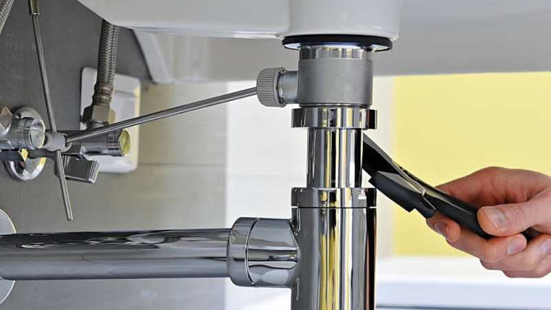 Professional plumber providing plumbing services in Orange County
